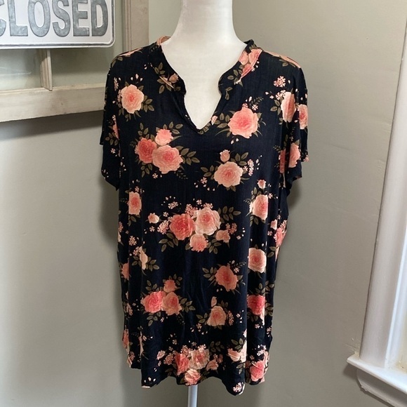 LuLaRoe Tops - Lularoe Floral Layla Roses Black Pink NWT